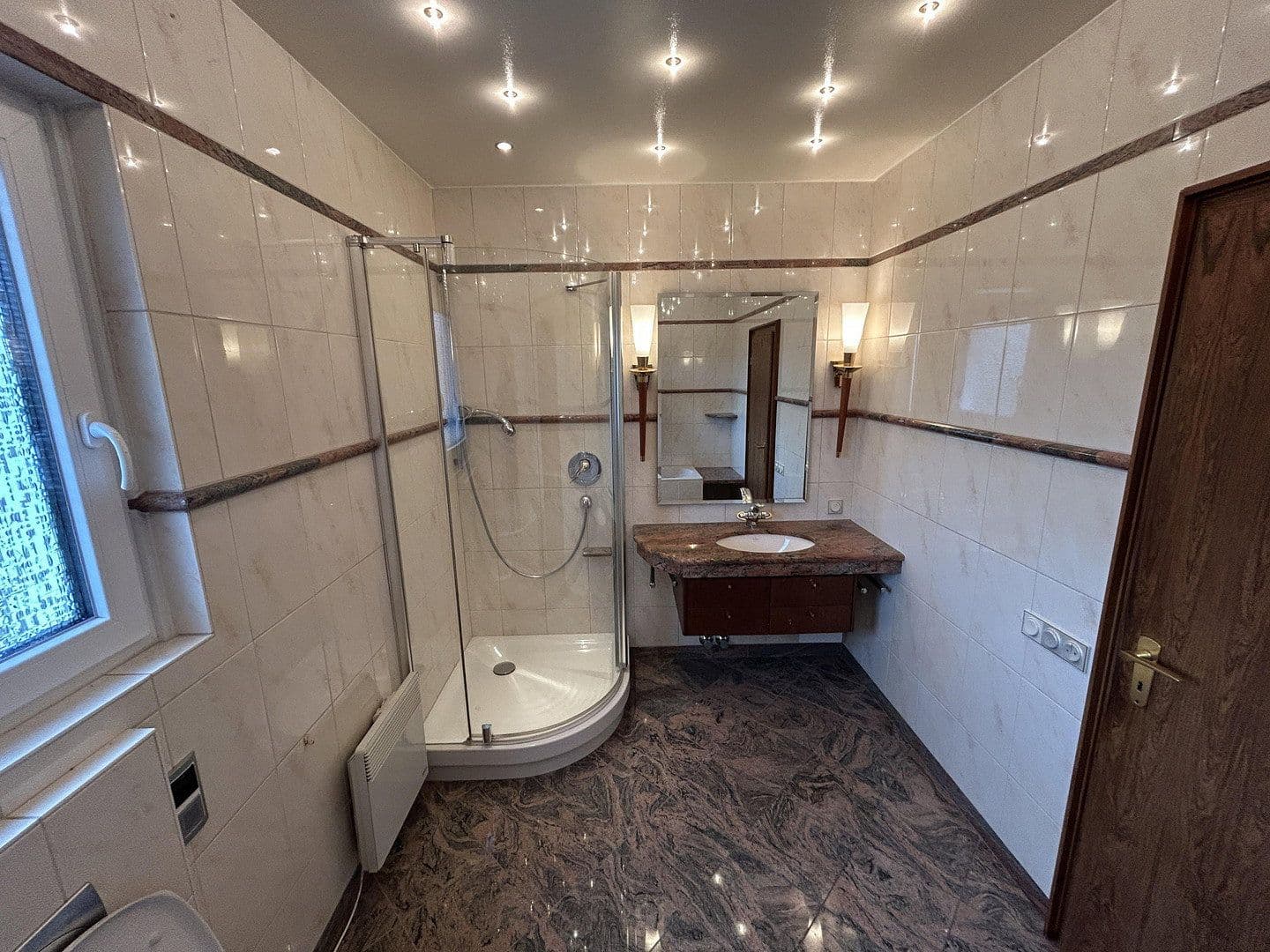 Prenájom bytu 4-izbový 136 m², Otto-Brenner-Straße 144, Bielefeld, Severné Porýnie - Westfálsko Prenájom bytu 4-izbový 136 m², Otto-Brenner-Straße 144, Bielefeld, Severné Porýnie - Westfálsko