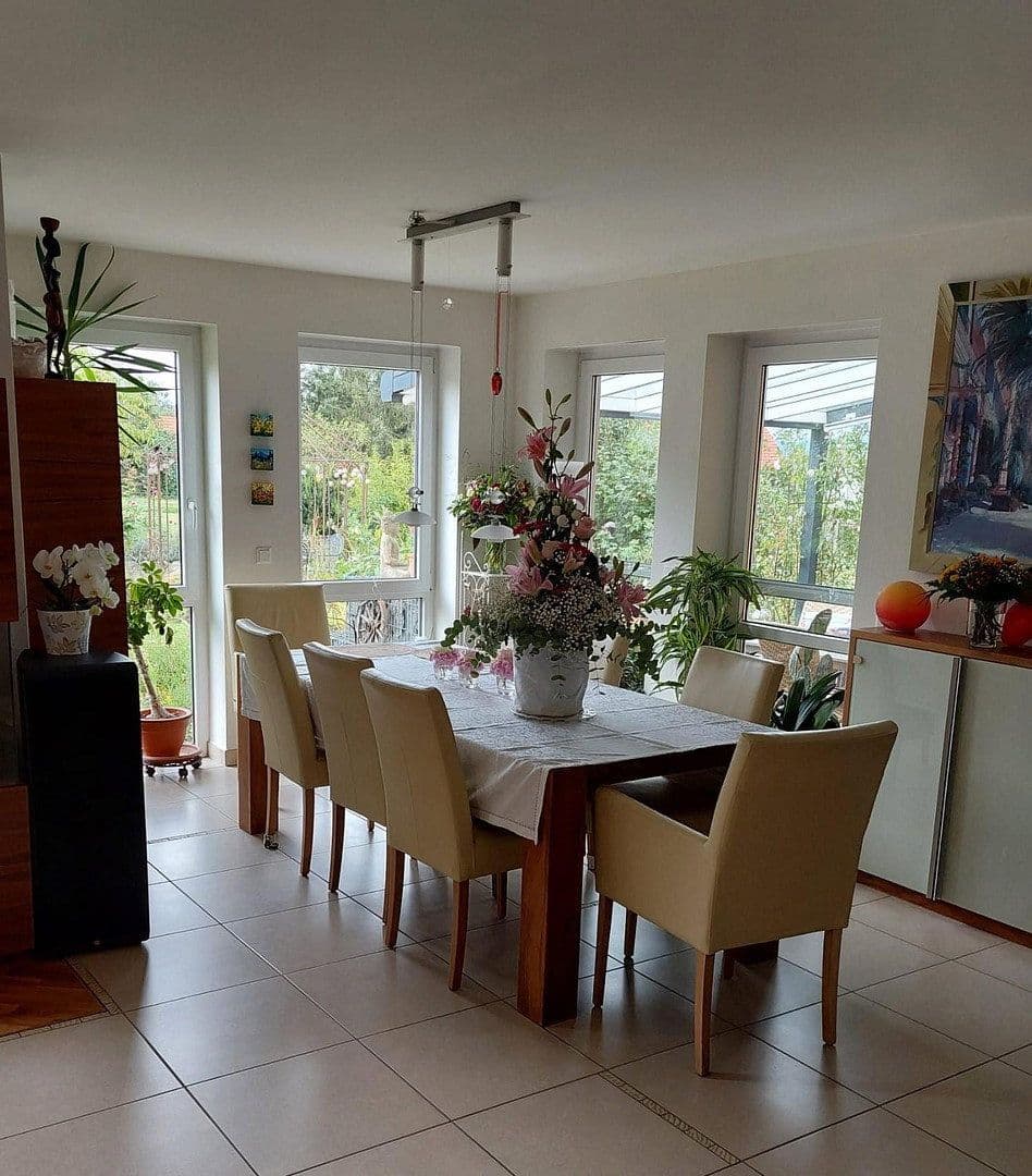 Predaj domu 322 m², pozemek 707 m², Künzell, Hesensko Predaj domu 322 m², pozemek 707 m², Künzell, Hesensko