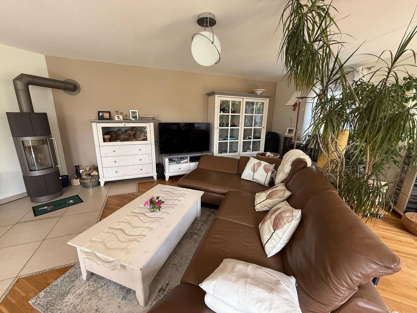 Predaj domu 322 m², pozemek 707 m², Künzell, Hesensko Predaj domu 322 m², pozemek 707 m², Künzell, Hesensko