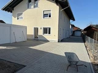 Prenájom domu 138 m², pozemek 250 m², Riedering, Bavorsko Prenájom domu 138 m², pozemek 250 m², Riedering, Bavorsko