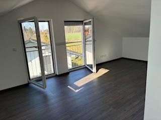 Prenájom domu 138 m², pozemek 250 m², Riedering, Bavorsko Prenájom domu 138 m², pozemek 250 m², Riedering, Bavorsko