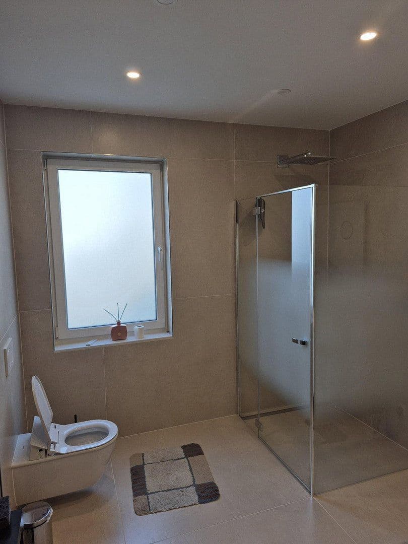 Predaj domu 244 m², pozemek 700 m², Binningen, Porýnie-Falcko Predaj domu 244 m², pozemek 700 m², Binningen, Porýnie-Falcko