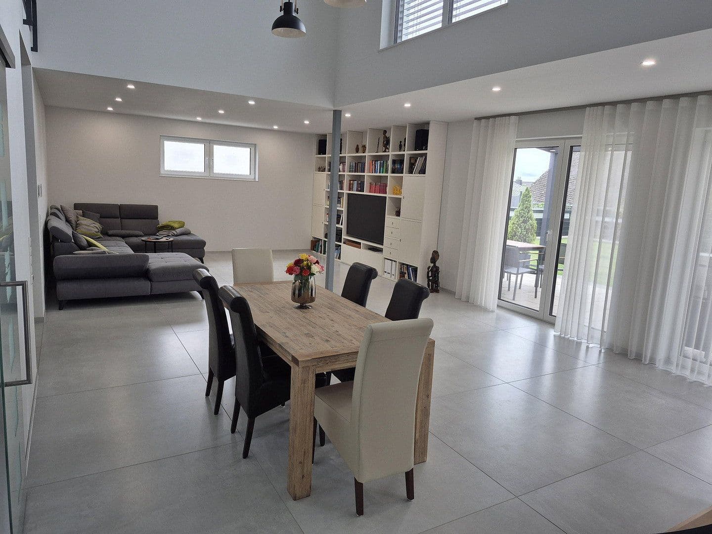 Predaj domu 244 m², pozemek 700 m², Binningen, Porýnie-Falcko Predaj domu 244 m², pozemek 700 m², Binningen, Porýnie-Falcko