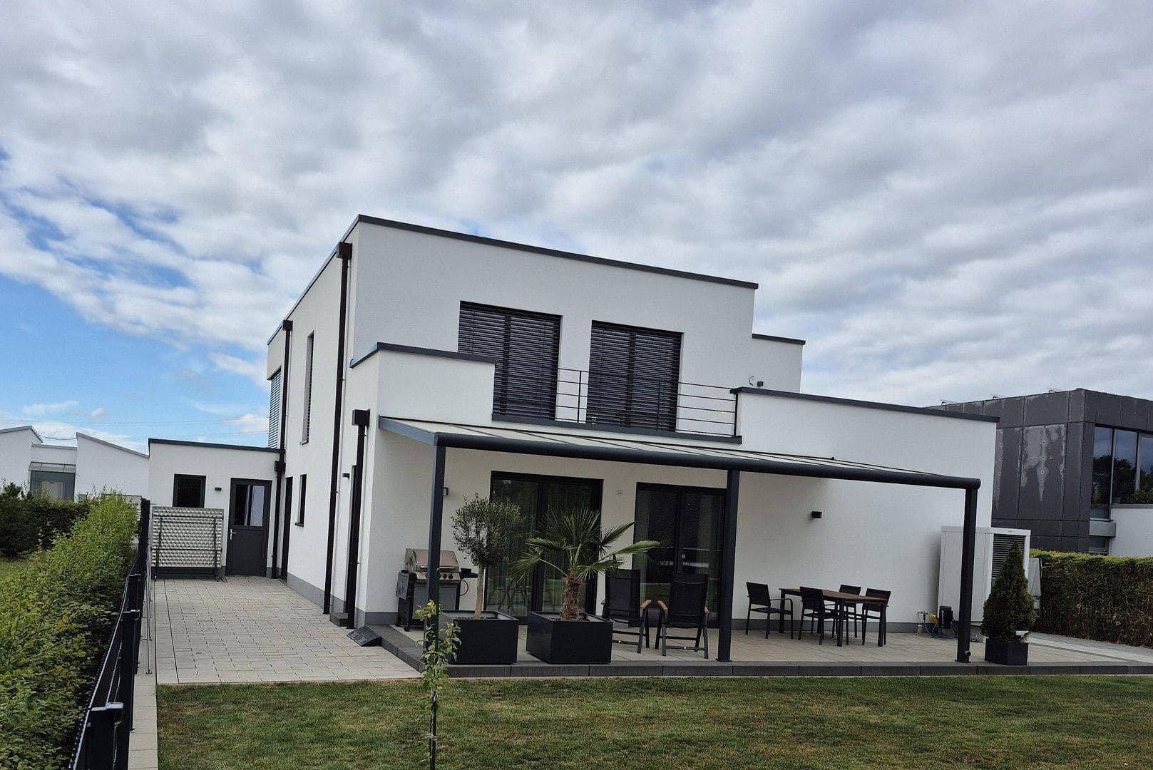Predaj domu 244 m², pozemek 700 m², Binningen, Porýnie-Falcko Predaj domu 244 m², pozemek 700 m², Binningen, Porýnie-Falcko