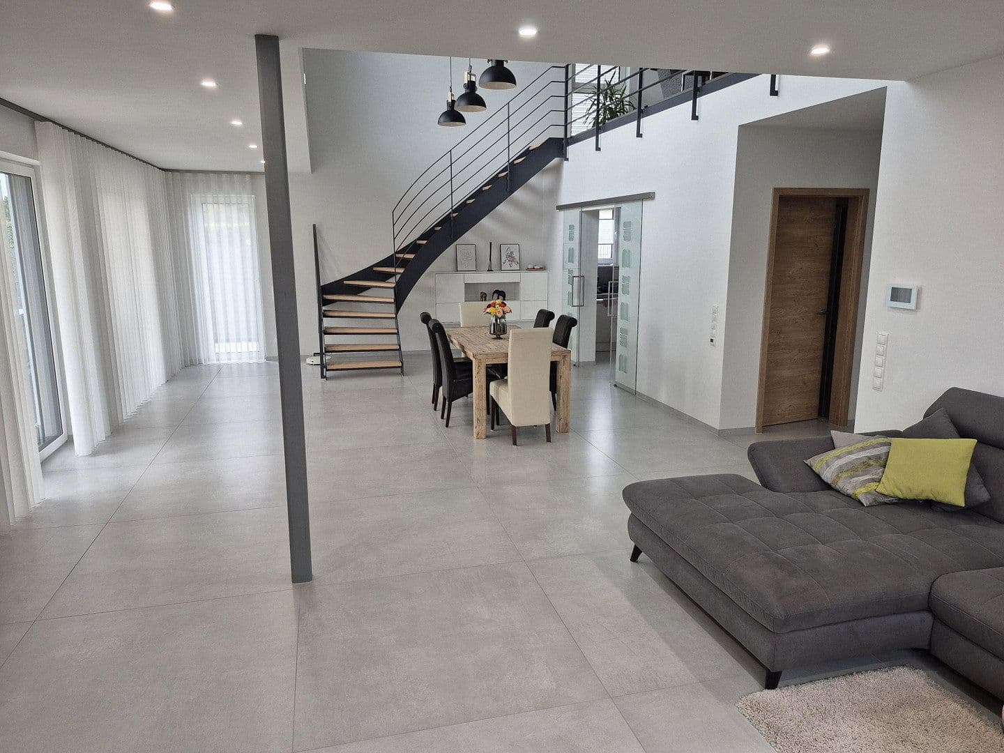 Predaj domu 244 m², pozemek 700 m², Binningen, Porýnie-Falcko Predaj domu 244 m², pozemek 700 m², Binningen, Porýnie-Falcko