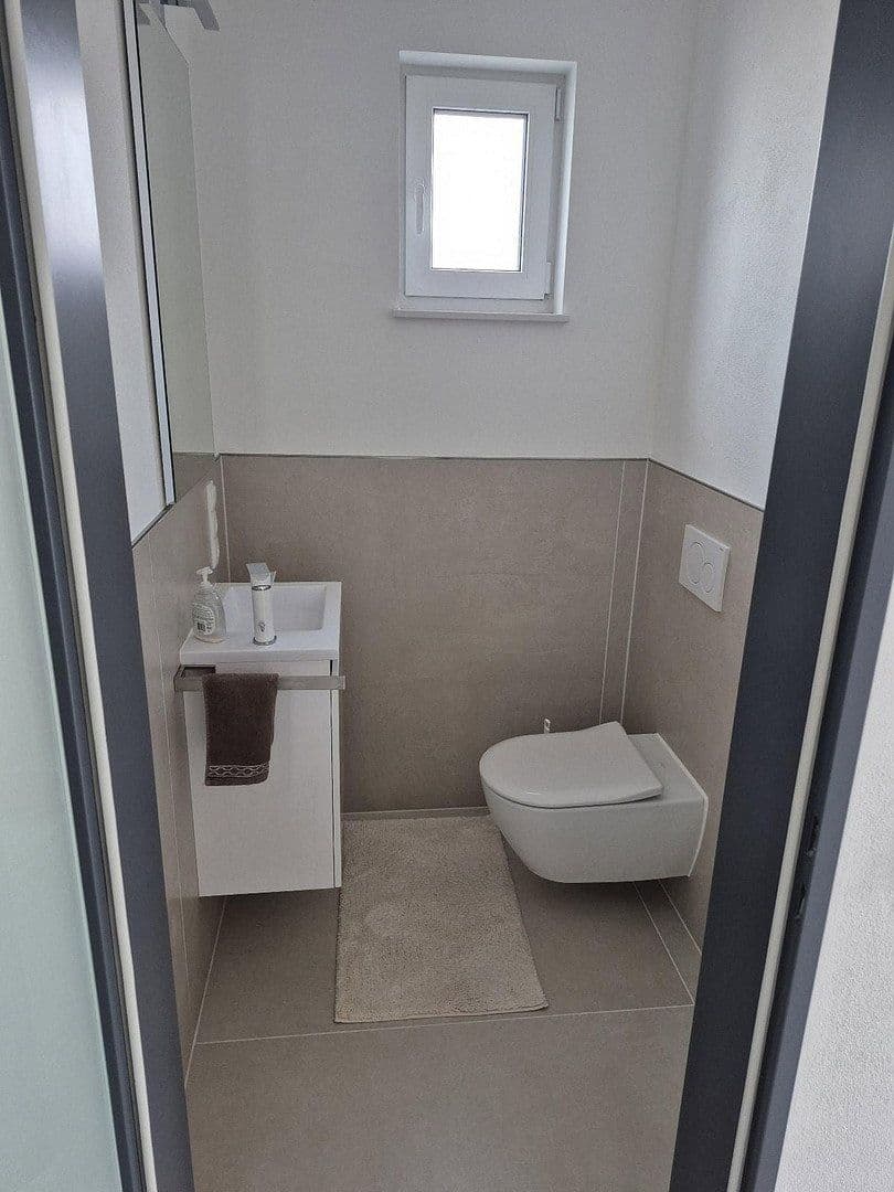 Predaj domu 244 m², pozemek 700 m², Binningen, Porýnie-Falcko Predaj domu 244 m², pozemek 700 m², Binningen, Porýnie-Falcko