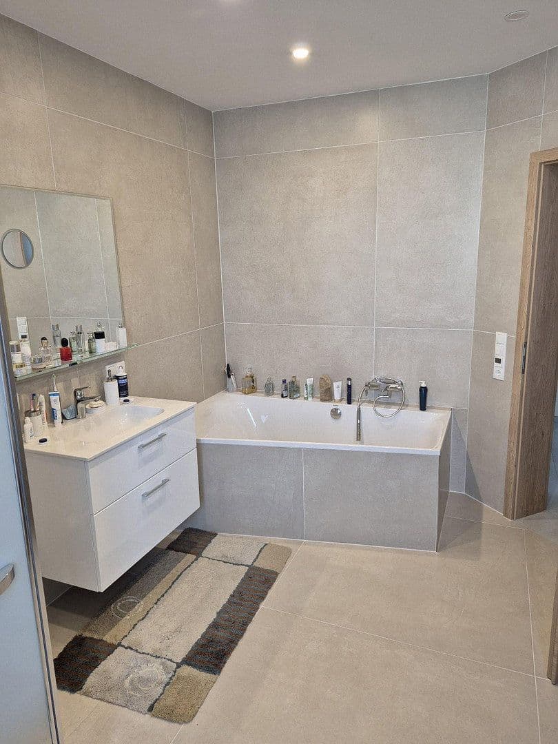 Predaj domu 244 m², pozemek 700 m², Binningen, Porýnie-Falcko Predaj domu 244 m², pozemek 700 m², Binningen, Porýnie-Falcko