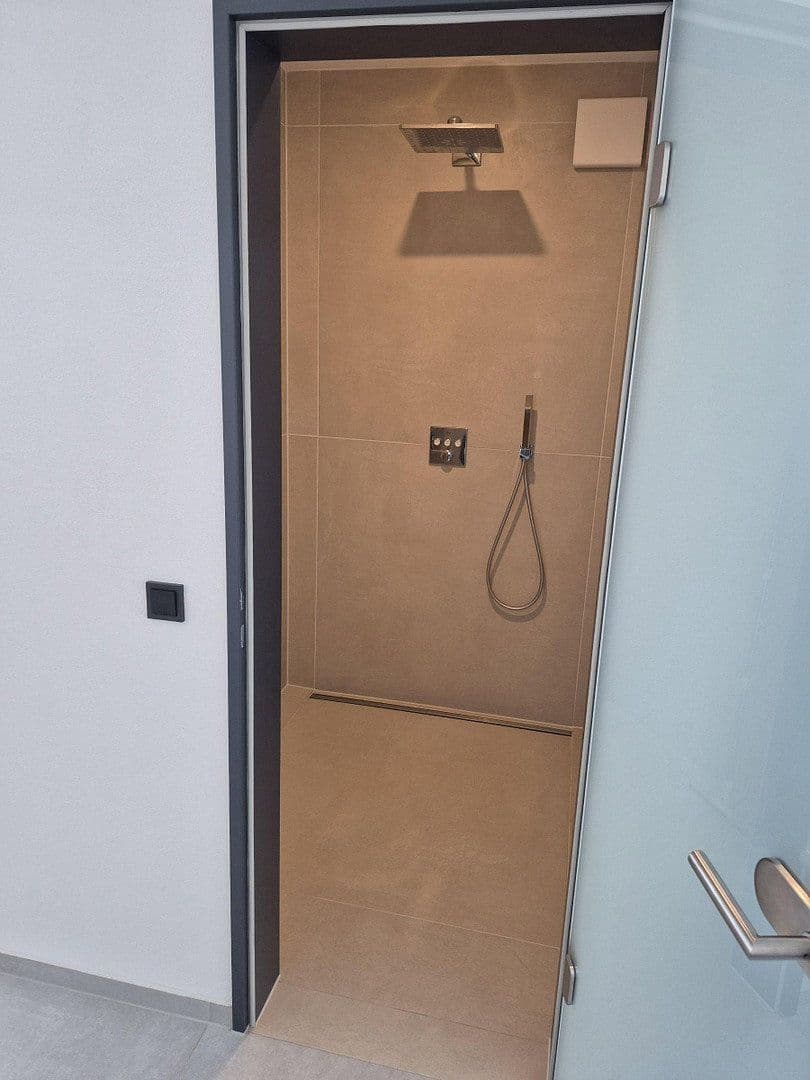 Predaj domu 244 m², pozemek 700 m², Binningen, Porýnie-Falcko Predaj domu 244 m², pozemek 700 m², Binningen, Porýnie-Falcko
