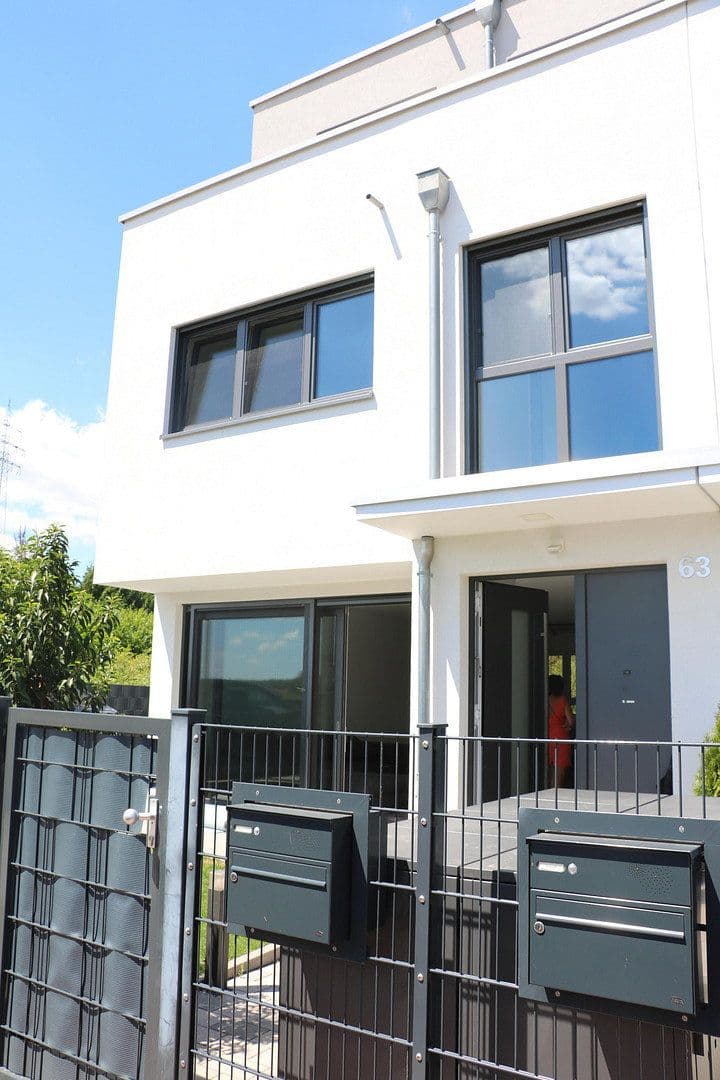 Prenájom domu 159 m², pozemek 155 m², Offenbach, Hesensko Prenájom domu 159 m², pozemek 155 m², Offenbach, Hesensko