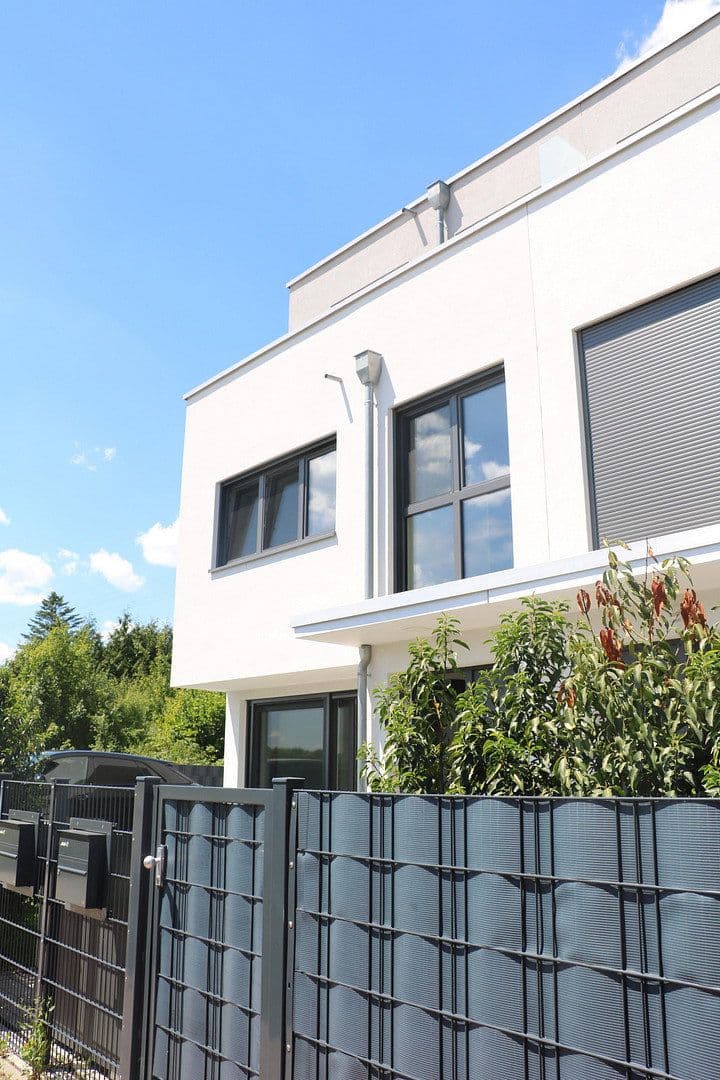 Prenájom domu 159 m², pozemek 155 m², Offenbach, Hesensko Prenájom domu 159 m², pozemek 155 m², Offenbach, Hesensko