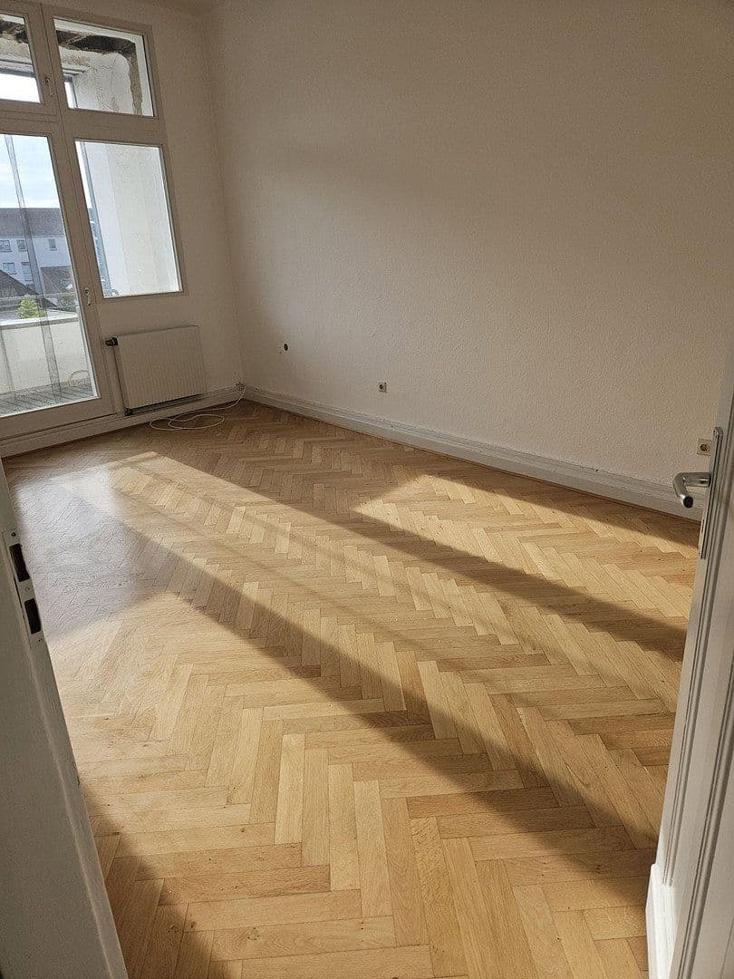Prenájom bytu 4-izbový 150 m², Hauptstraße 67, Leverkusen Wiesdorf, Severné Porýnie - Westfálsko Prenájom bytu 4-izbový 150 m², Hauptstraße 67, Leverkusen Wiesdorf, Severné Porýnie - Westfálsko