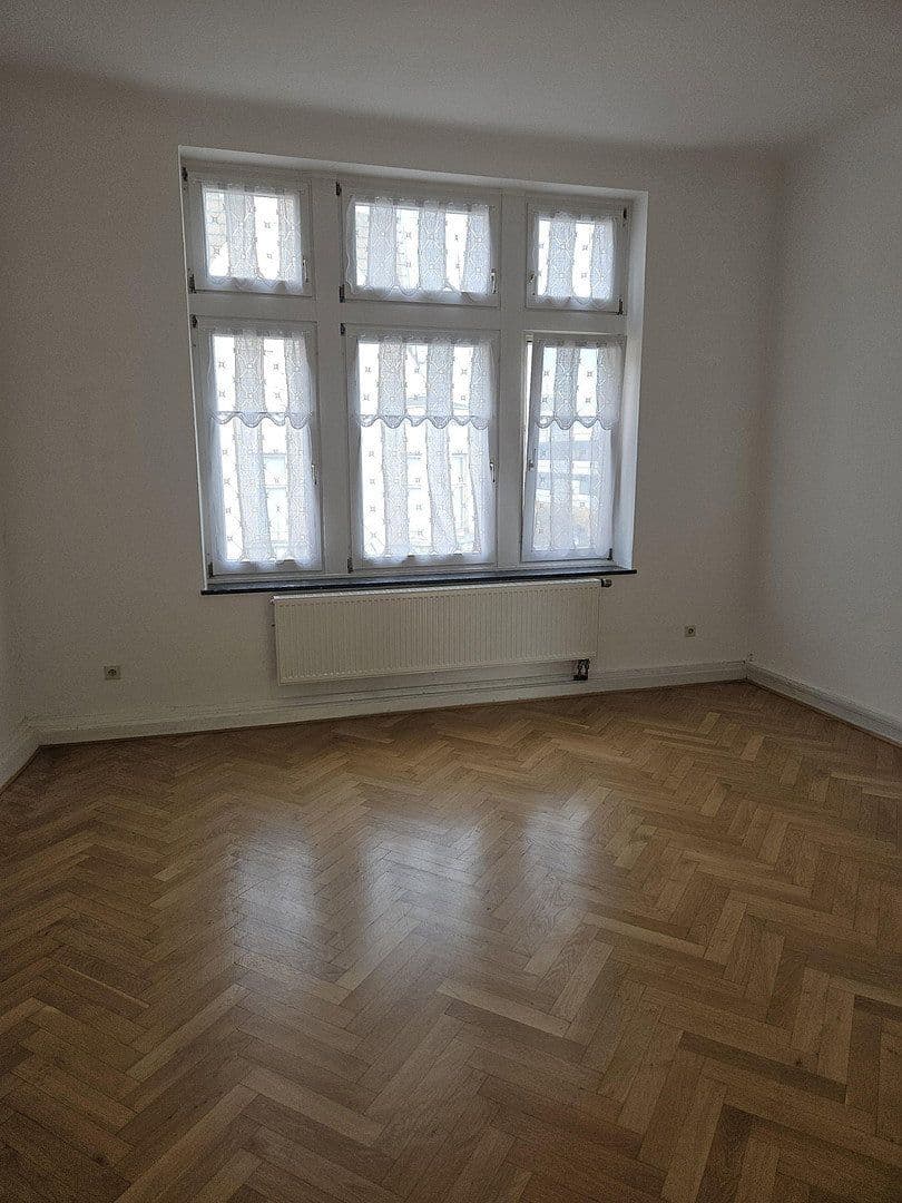 Prenájom bytu 4-izbový 150 m², Hauptstraße 67, Leverkusen Wiesdorf, Severné Porýnie - Westfálsko Prenájom bytu 4-izbový 150 m², Hauptstraße 67, Leverkusen Wiesdorf, Severné Porýnie - Westfálsko