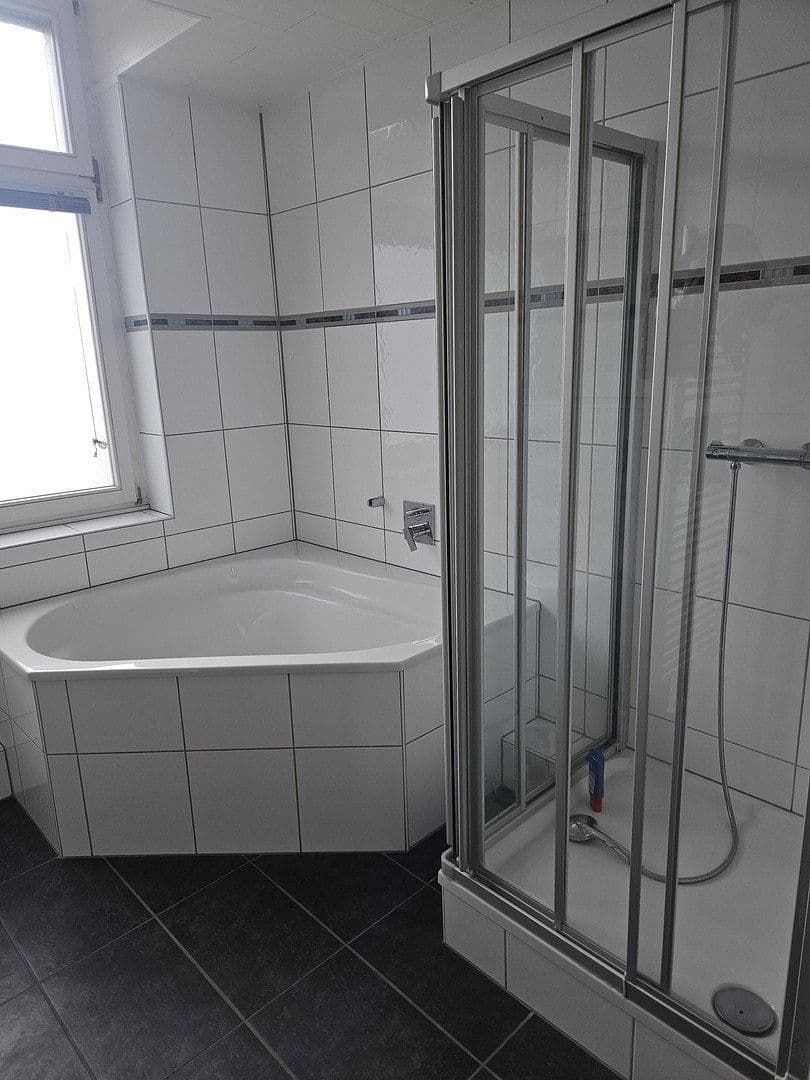 Prenájom bytu 4-izbový 150 m², Hauptstraße 67, Leverkusen Wiesdorf, Severné Porýnie - Westfálsko Prenájom bytu 4-izbový 150 m², Hauptstraße 67, Leverkusen Wiesdorf, Severné Porýnie - Westfálsko