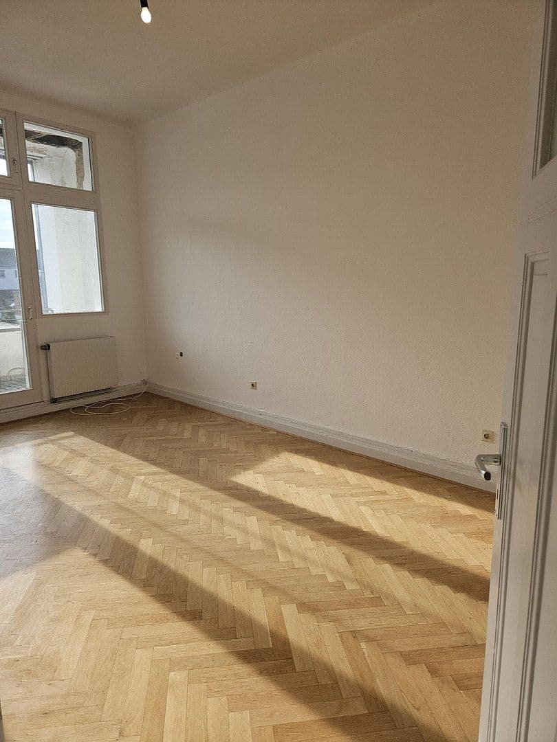 Prenájom bytu 4-izbový 150 m², Hauptstraße 67, Leverkusen Wiesdorf, Severné Porýnie - Westfálsko Prenájom bytu 4-izbový 150 m², Hauptstraße 67, Leverkusen Wiesdorf, Severné Porýnie - Westfálsko