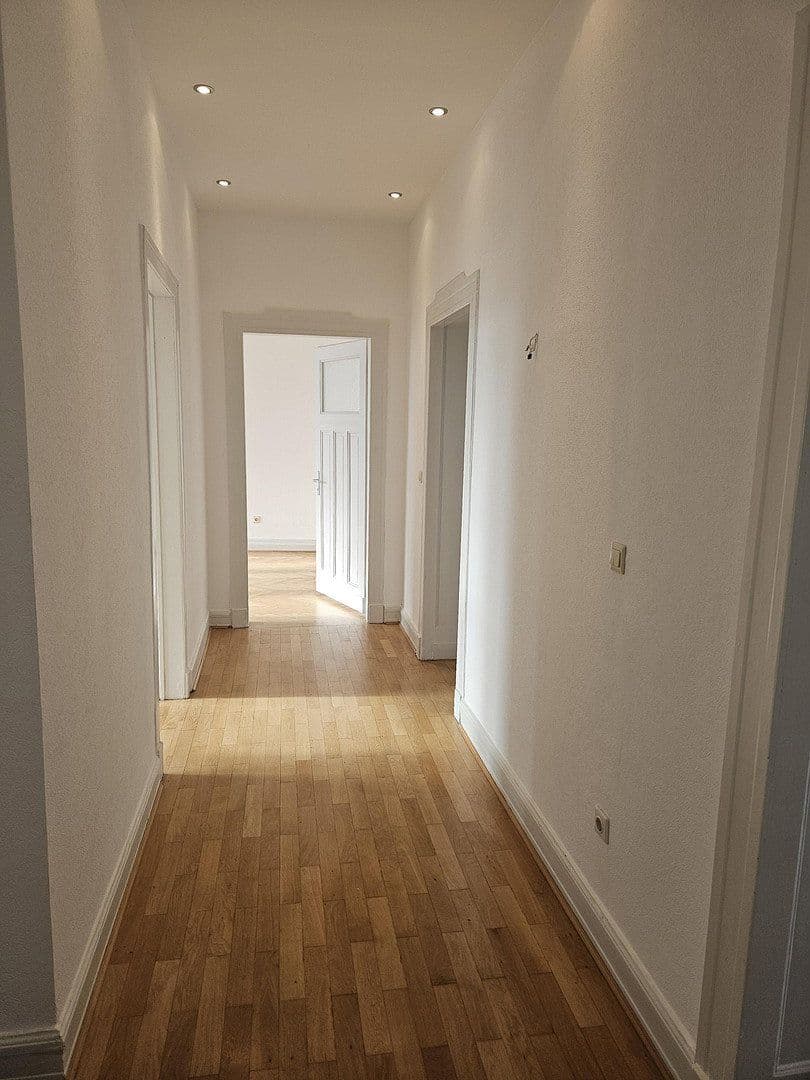 Prenájom bytu 4-izbový 150 m², Hauptstraße 67, Leverkusen Wiesdorf, Severné Porýnie - Westfálsko Prenájom bytu 4-izbový 150 m², Hauptstraße 67, Leverkusen Wiesdorf, Severné Porýnie - Westfálsko