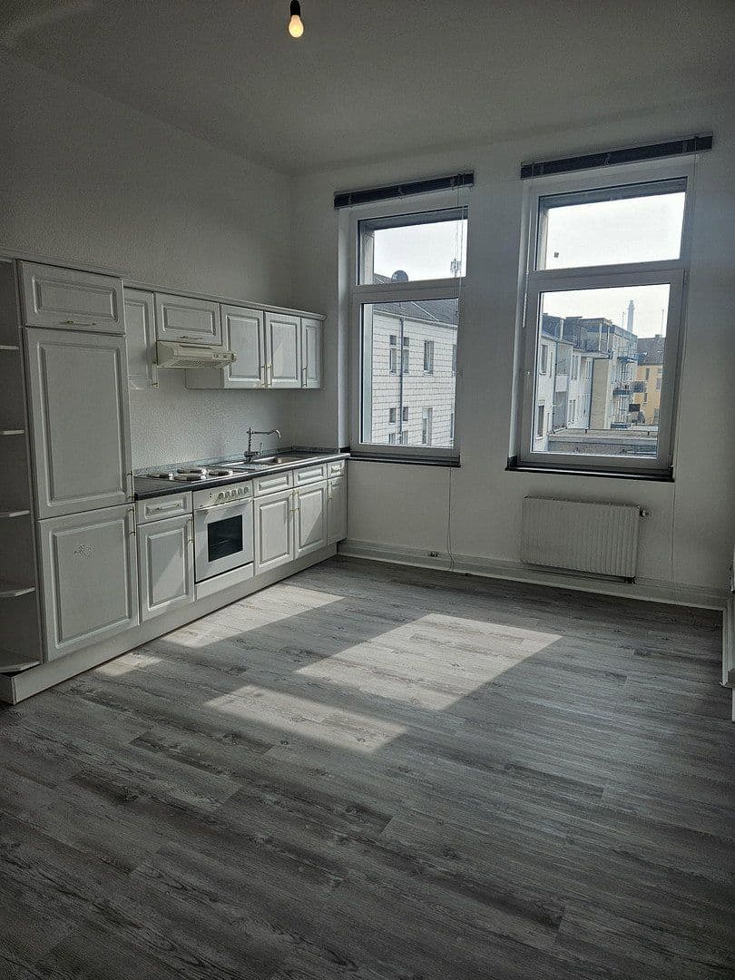 Prenájom bytu 4-izbový 150 m², Hauptstraße 67, Leverkusen Wiesdorf, Severné Porýnie - Westfálsko Prenájom bytu 4-izbový 150 m², Hauptstraße 67, Leverkusen Wiesdorf, Severné Porýnie - Westfálsko