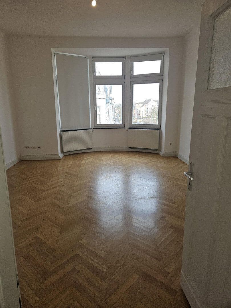 Prenájom bytu 4-izbový 150 m², Hauptstraße 67, Leverkusen Wiesdorf, Severné Porýnie - Westfálsko Prenájom bytu 4-izbový 150 m², Hauptstraße 67, Leverkusen Wiesdorf, Severné Porýnie - Westfálsko