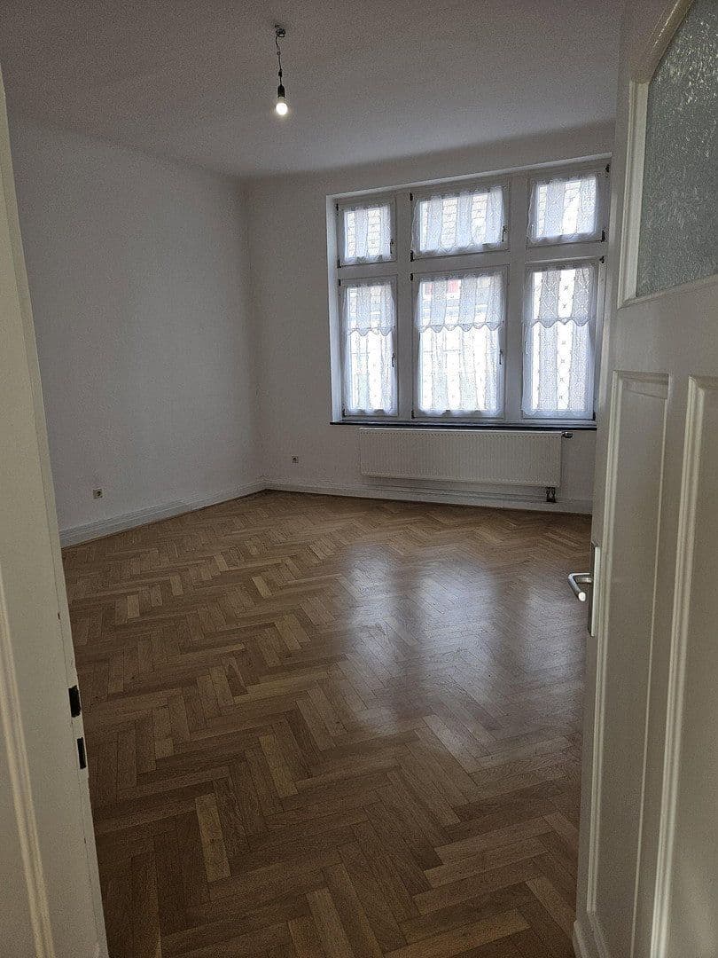 Prenájom bytu 4-izbový 150 m², Hauptstraße 67, Leverkusen Wiesdorf, Severné Porýnie - Westfálsko Prenájom bytu 4-izbový 150 m², Hauptstraße 67, Leverkusen Wiesdorf, Severné Porýnie - Westfálsko