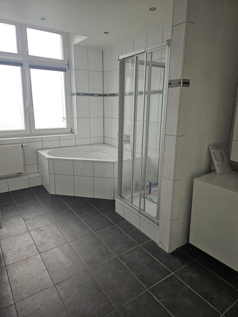 Prenájom bytu 4-izbový 150 m², Hauptstraße 67, Leverkusen Wiesdorf, Severné Porýnie - Westfálsko Prenájom bytu 4-izbový 150 m², Hauptstraße 67, Leverkusen Wiesdorf, Severné Porýnie - Westfálsko