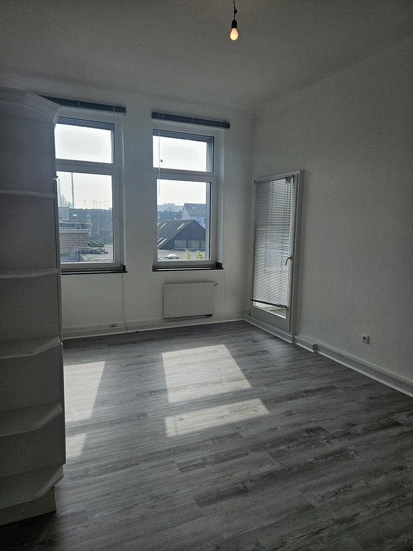 Prenájom bytu 4-izbový 150 m², Hauptstraße 67, Leverkusen Wiesdorf, Severné Porýnie - Westfálsko Prenájom bytu 4-izbový 150 m², Hauptstraße 67, Leverkusen Wiesdorf, Severné Porýnie - Westfálsko