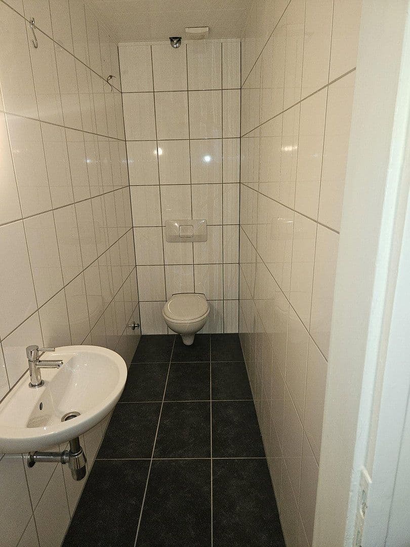 Prenájom bytu 4-izbový 150 m², Hauptstraße 67, Leverkusen Wiesdorf, Severné Porýnie - Westfálsko Prenájom bytu 4-izbový 150 m², Hauptstraße 67, Leverkusen Wiesdorf, Severné Porýnie - Westfálsko