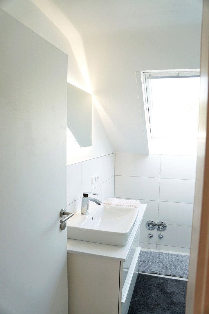 Prenájom bytu 3-izbový 96 m², Bahnhofstraße 29, Neckargemünd, Bádensko-Wurttembersko Prenájom bytu 3-izbový 96 m², Bahnhofstraße 29, Neckargemünd, Bádensko-Wurttembersko