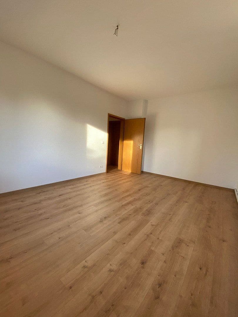 Prenájom bytu 4-izbový 76 m², Ernst-Thälmann-Straße 50, Sandersdorf-Brehna, Sasko-Anhaltsko Prenájom bytu 4-izbový 76 m², Ernst-Thälmann-Straße 50, Sandersdorf-Brehna, Sasko-Anhaltsko