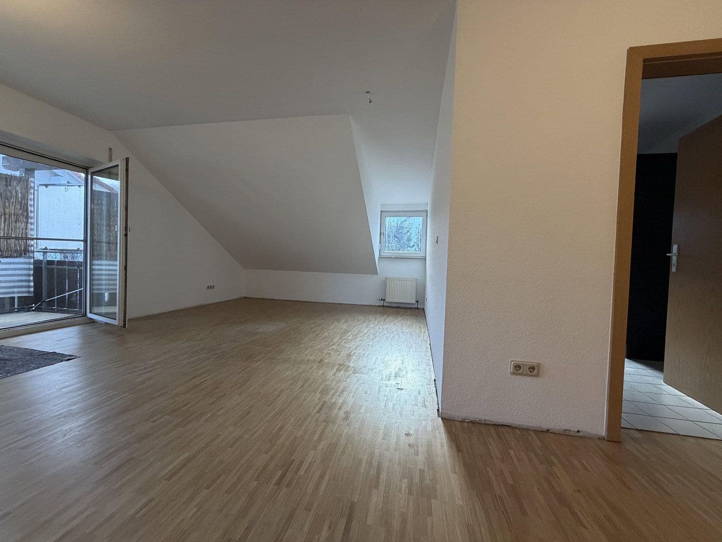 Prenájom bytu 3-izbový 91 m², Cleebronn, Bádensko-Wurttembersko Prenájom bytu 3-izbový 91 m², Cleebronn, Bádensko-Wurttembersko