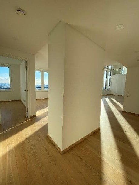 Prenájom bytu 3-izbový 170 m², Europa-Allee 103, Frankfurt am Main, Hesensko Prenájom bytu 3-izbový 170 m², Europa-Allee 103, Frankfurt am Main, Hesensko