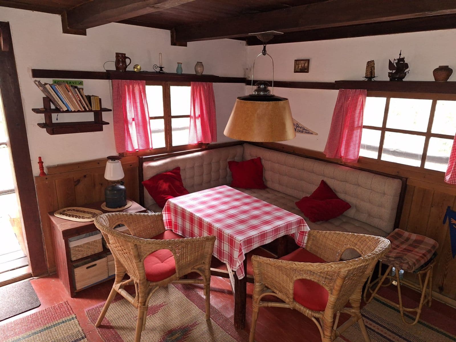 Predaj rekreačného objektu 30 m², pozemek 40 m², Kamenný Přívoz, Středočeský kraj Predaj rekreačného objektu 30 m², pozemek 40 m², Kamenný Přívoz, Středočeský kraj