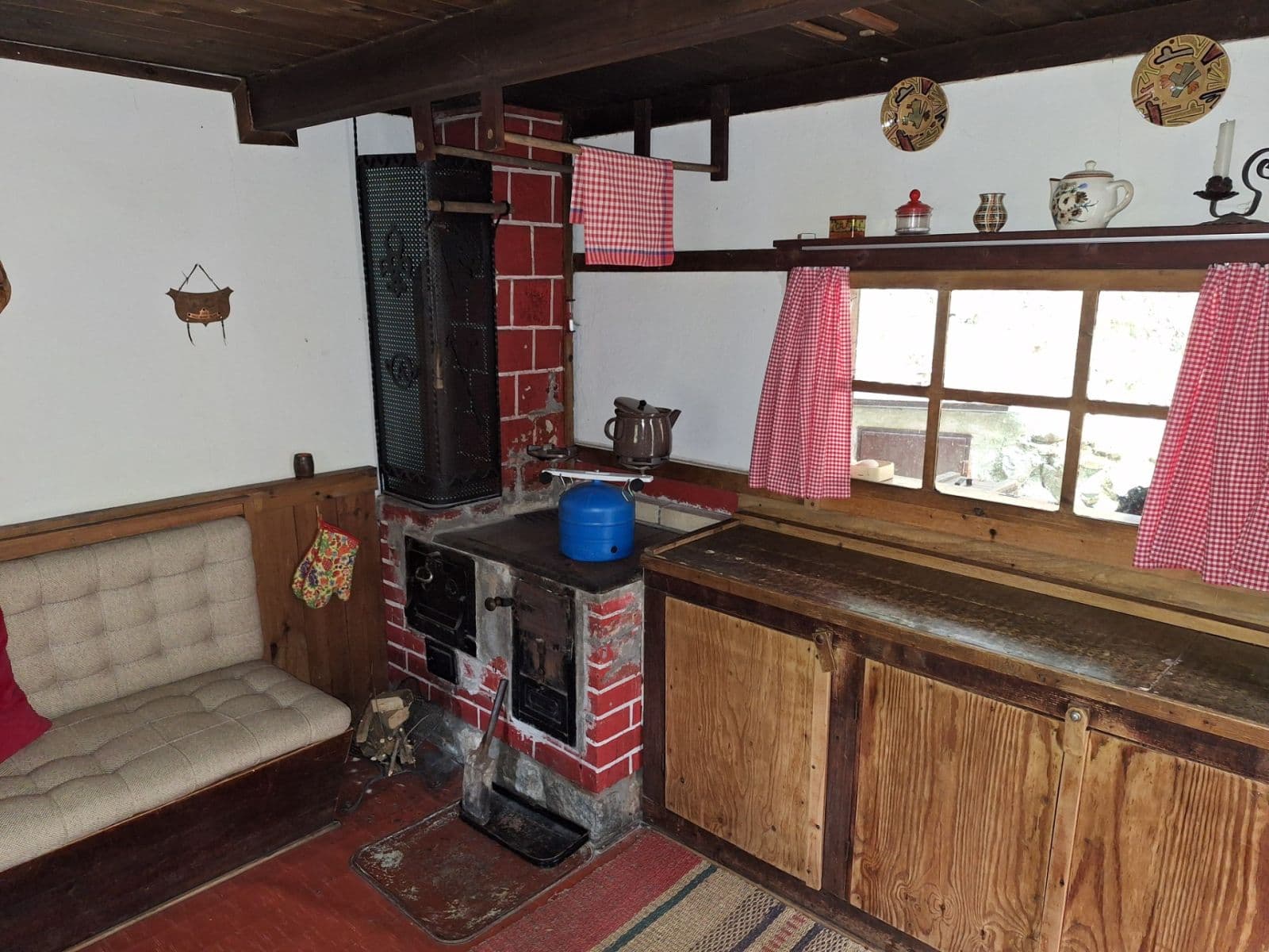 Predaj rekreačného objektu 30 m², pozemek 40 m², Kamenný Přívoz, Středočeský kraj Predaj rekreačného objektu 30 m², pozemek 40 m², Kamenný Přívoz, Středočeský kraj