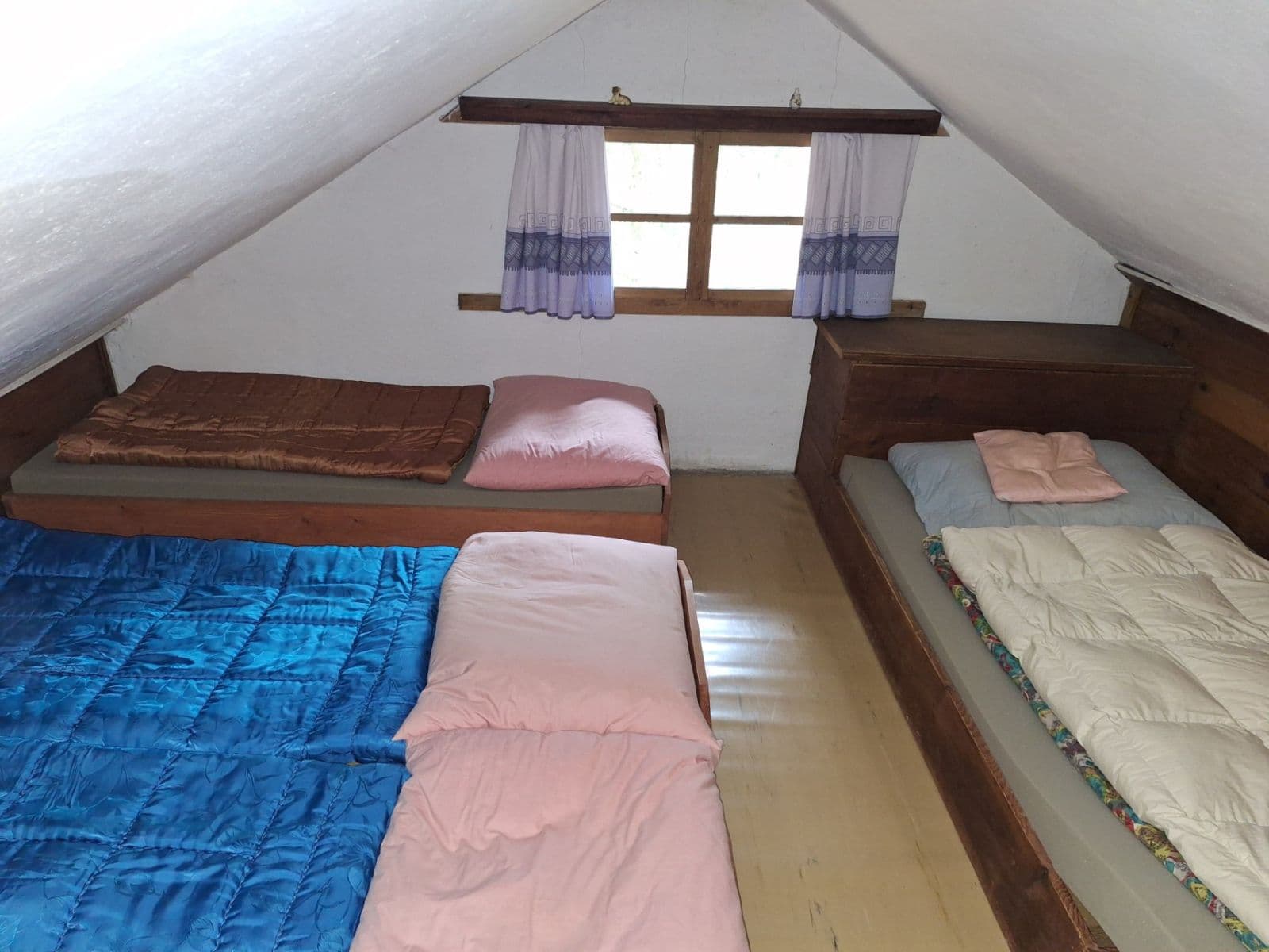 Predaj rekreačného objektu 30 m², pozemek 40 m², Kamenný Přívoz, Středočeský kraj Predaj rekreačného objektu 30 m², pozemek 40 m², Kamenný Přívoz, Středočeský kraj