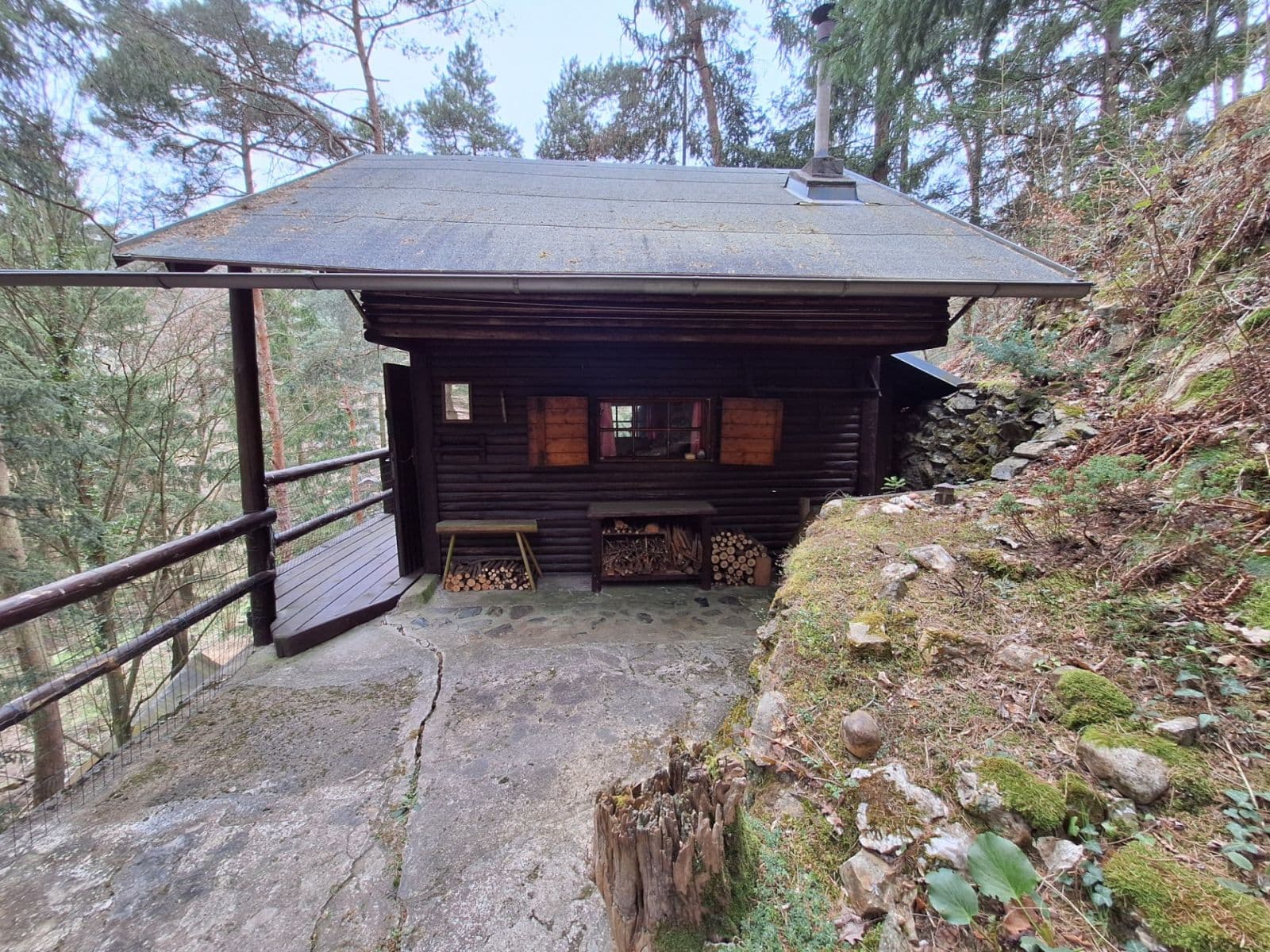 Predaj rekreačného objektu 30 m², pozemek 40 m², Kamenný Přívoz, Středočeský kraj Predaj rekreačného objektu 30 m², pozemek 40 m², Kamenný Přívoz, Středočeský kraj