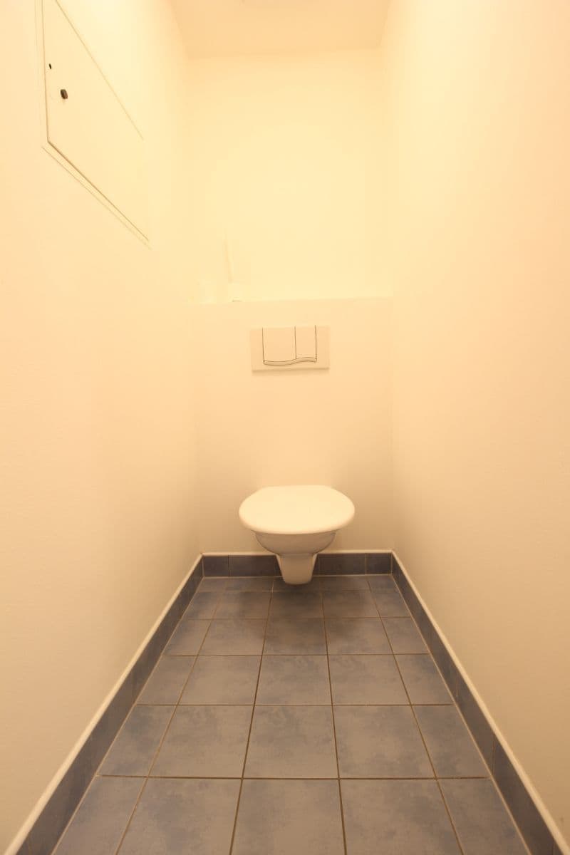 Prenájom bytu 3-izbový 74 m², Pod Nouzovem, Praha, Praha Prenájom bytu 3-izbový 74 m², Pod Nouzovem, Praha, Praha