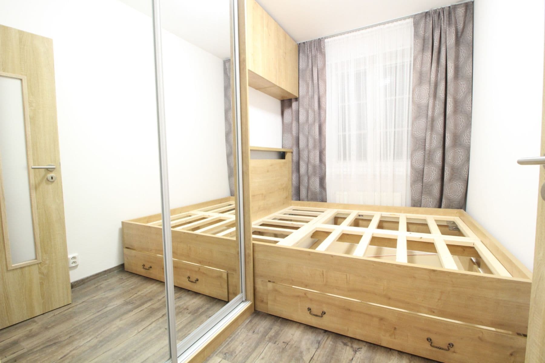 Prenájom bytu 2-izbový 41 m², Pelušková, Praha, Praha Prenájom bytu 2-izbový 41 m², Pelušková, Praha, Praha