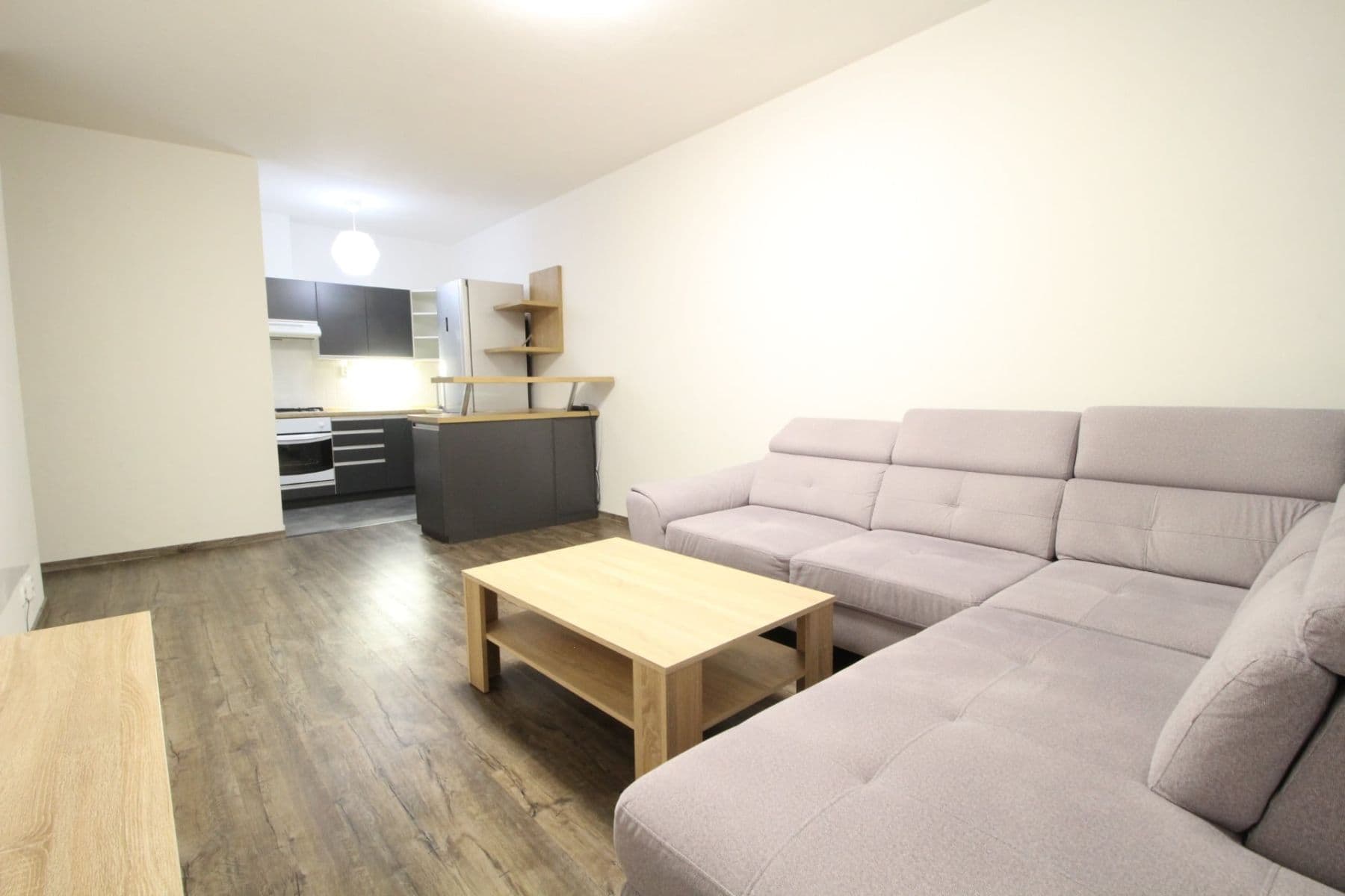 Prenájom bytu 2-izbový 41 m², Pelušková, Praha, Praha Prenájom bytu 2-izbový 41 m², Pelušková, Praha, Praha
