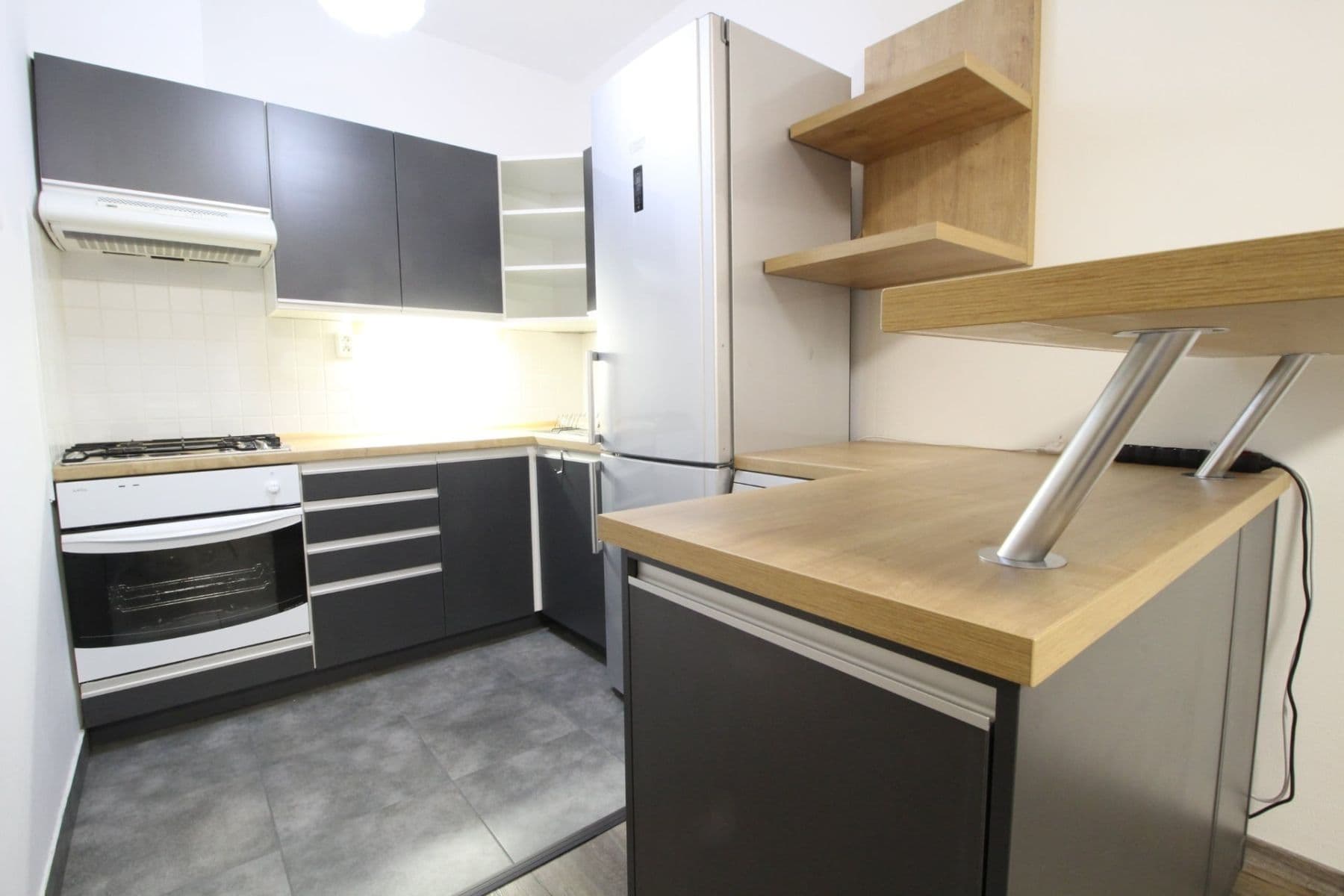 Prenájom bytu 2-izbový 41 m², Pelušková, Praha, Praha Prenájom bytu 2-izbový 41 m², Pelušková, Praha, Praha