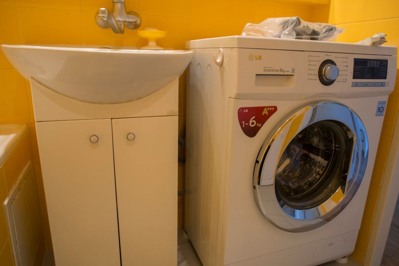 Prenájom bytu 3-izbový 67 m², Krosenská, Praha, Praha Prenájom bytu 3-izbový 67 m², Krosenská, Praha, Praha