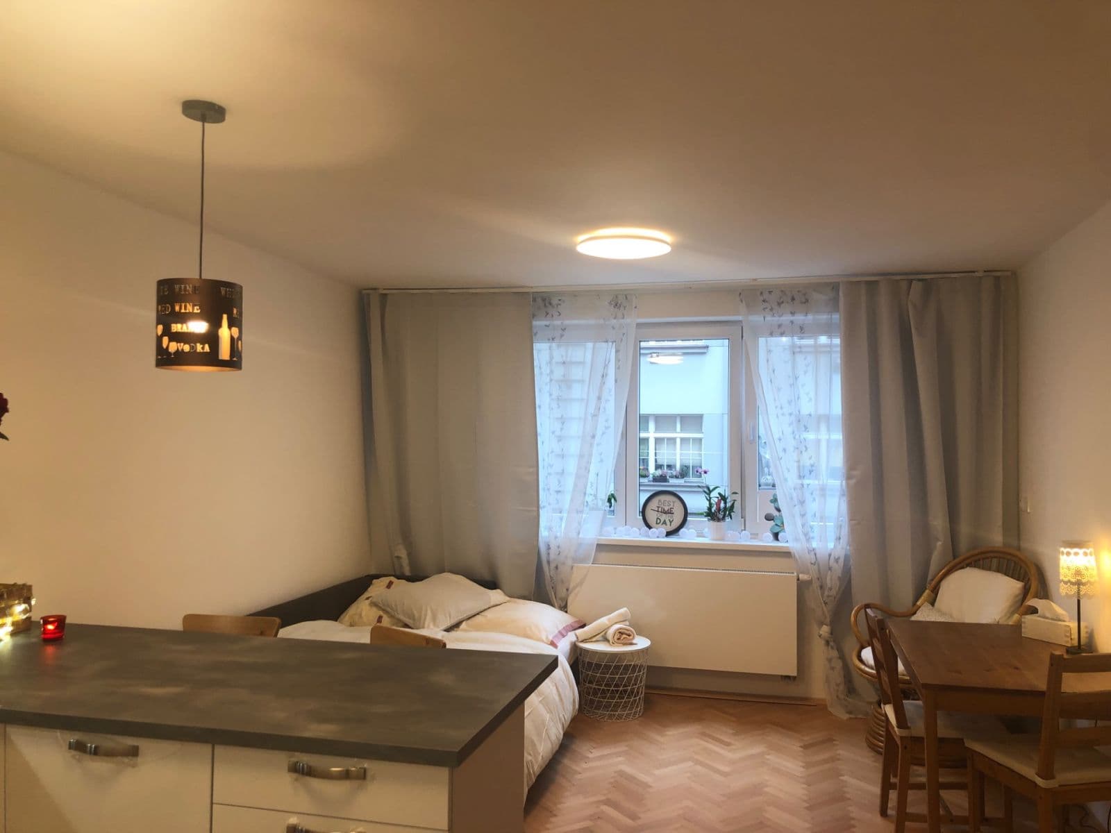 Prenájom bytu 2-izbový 61 m², Holandská, Praha, Praha Prenájom bytu 2-izbový 61 m², Holandská, Praha, Praha