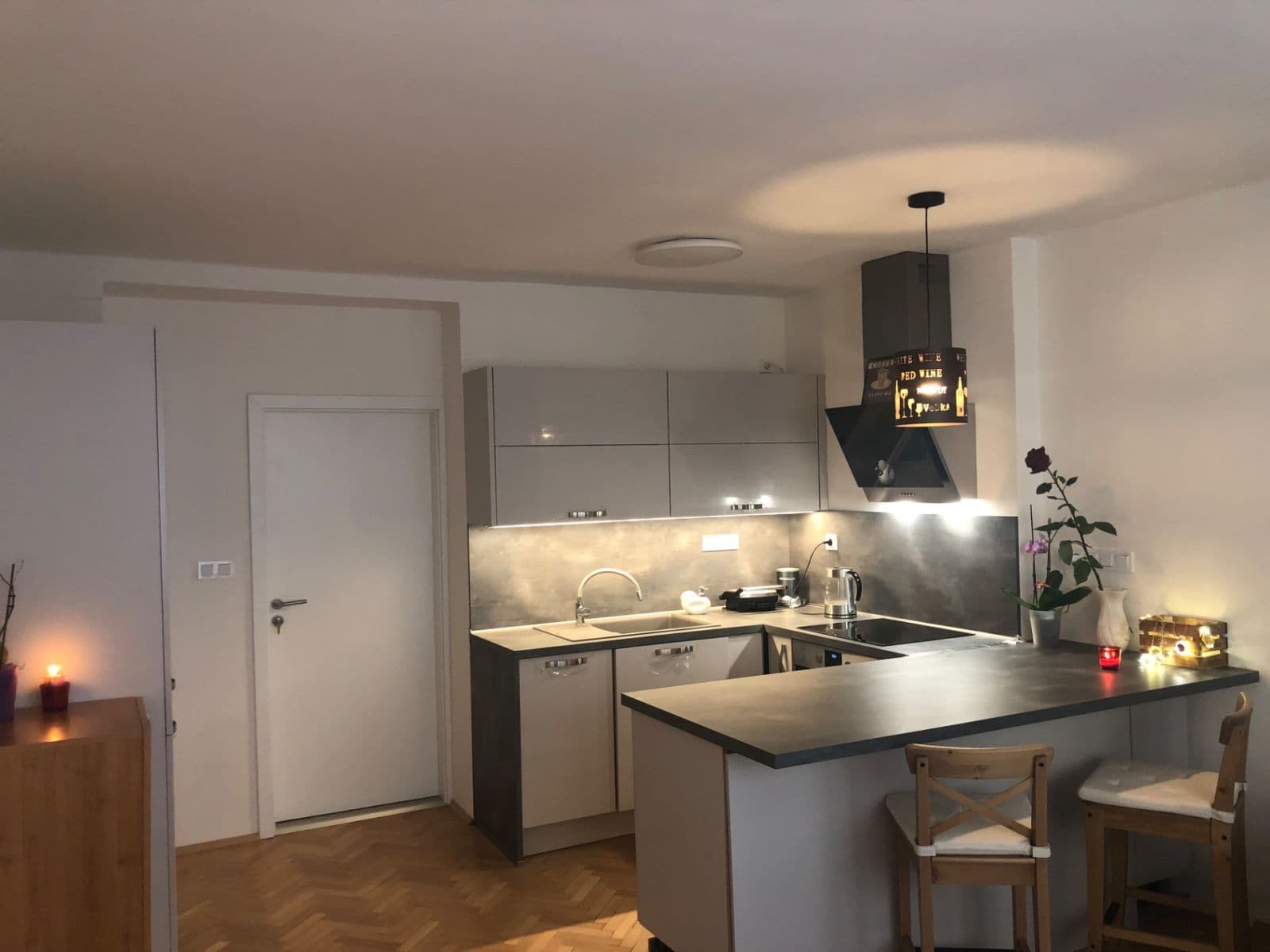 Prenájom bytu 2-izbový 61 m², Holandská, Praha, Praha Prenájom bytu 2-izbový 61 m², Holandská, Praha, Praha