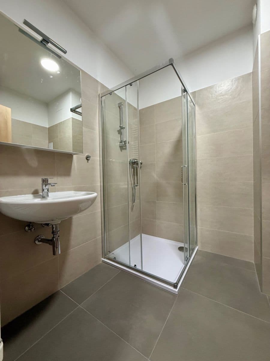 Prenájom bytu 2-izbový 55 m², Mochovská, Praha, Praha Prenájom bytu 2-izbový 55 m², Mochovská, Praha, Praha