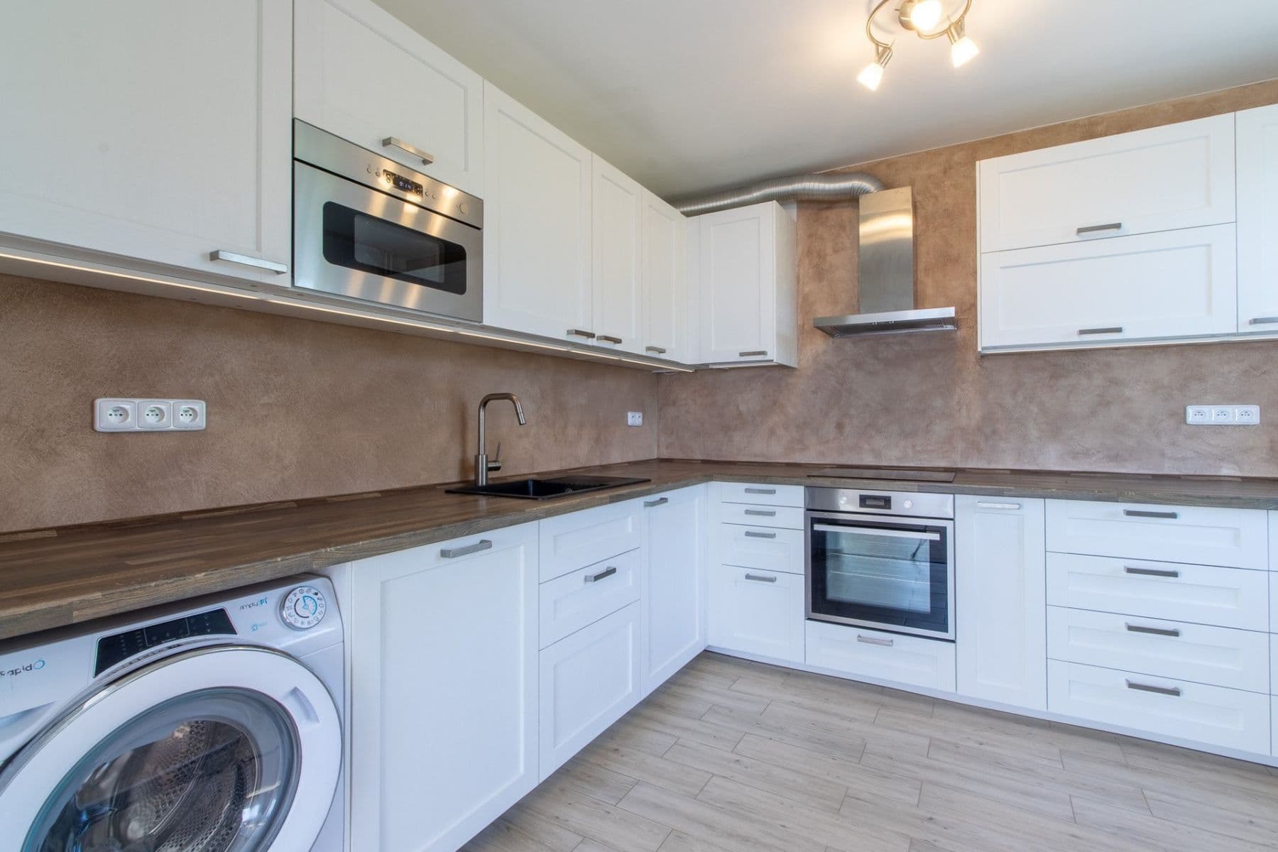 Prenájom bytu 3-izbový 72 m², K sadu, Praha, Praha Prenájom bytu 3-izbový 72 m², K sadu, Praha, Praha
