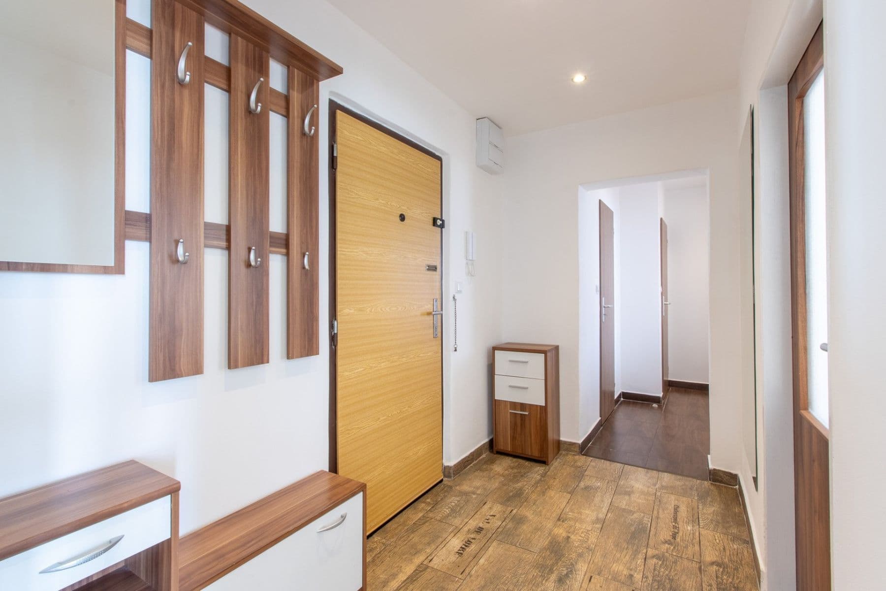 Prenájom bytu 3-izbový 72 m², K sadu, Praha, Praha Prenájom bytu 3-izbový 72 m², K sadu, Praha, Praha