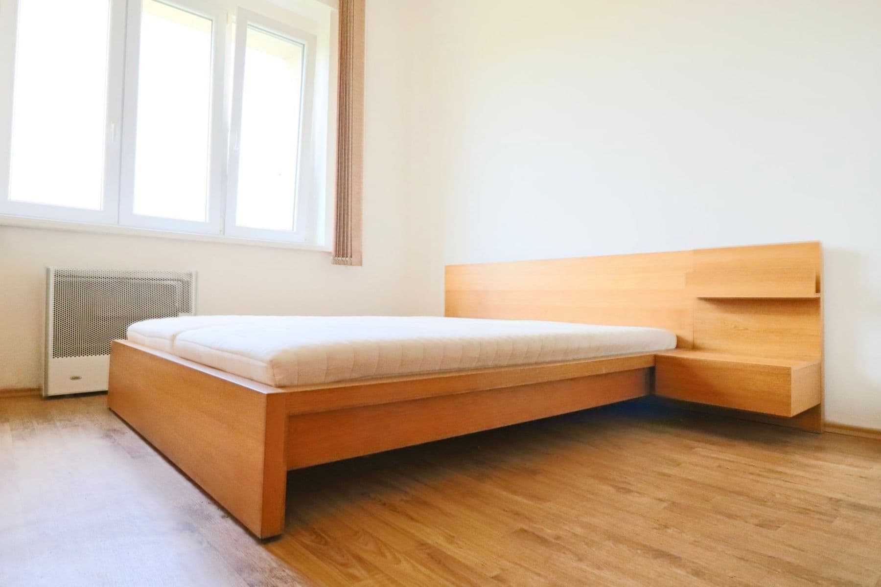 Prenájom bytu 1-izbový 29 m², 28. pluku, Praha, Praha Prenájom bytu 1-izbový 29 m², 28. pluku, Praha, Praha