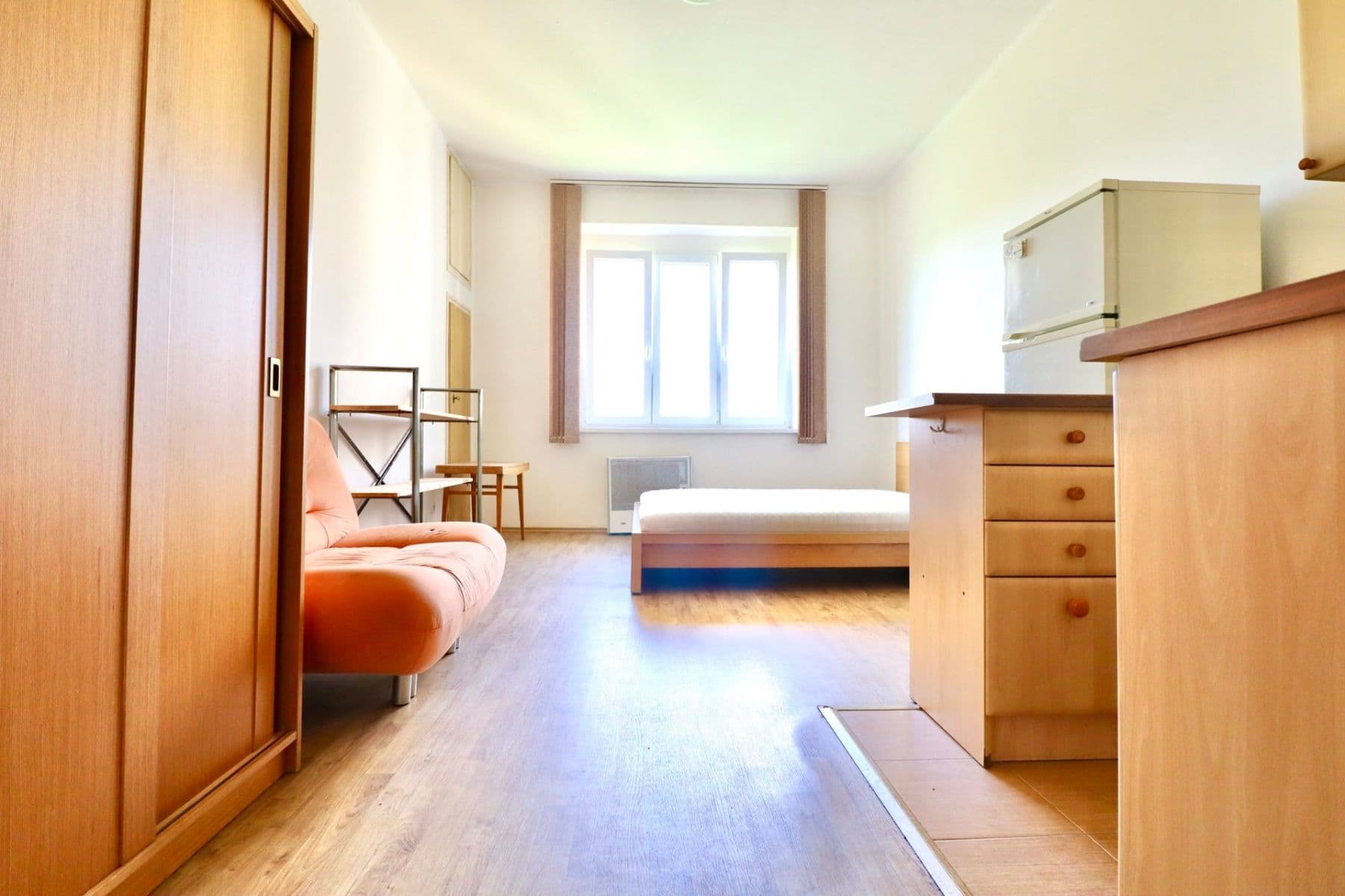 Prenájom bytu 1-izbový 29 m², 28. pluku, Praha, Praha Prenájom bytu 1-izbový 29 m², 28. pluku, Praha, Praha