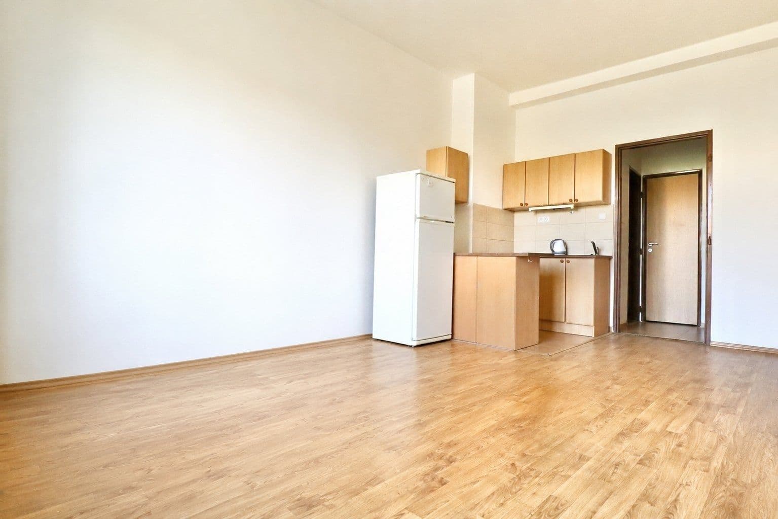 Prenájom bytu 1-izbový 29 m², 28. pluku, Praha, Praha Prenájom bytu 1-izbový 29 m², 28. pluku, Praha, Praha