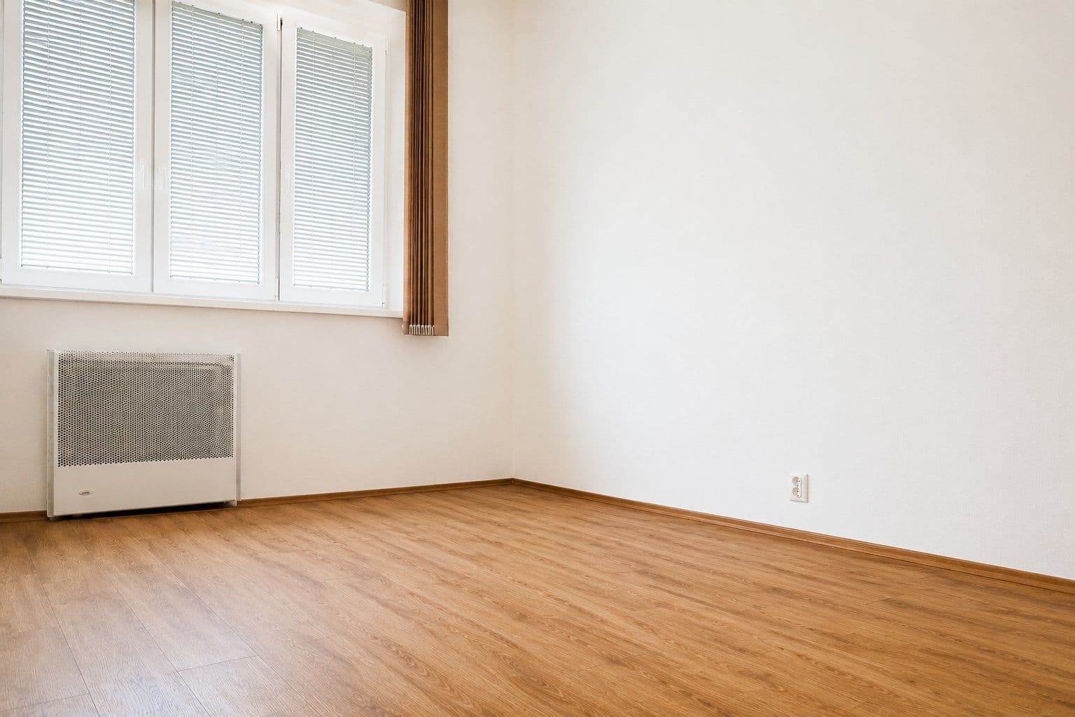 Prenájom bytu 1-izbový 29 m², 28. pluku, Praha, Praha Prenájom bytu 1-izbový 29 m², 28. pluku, Praha, Praha