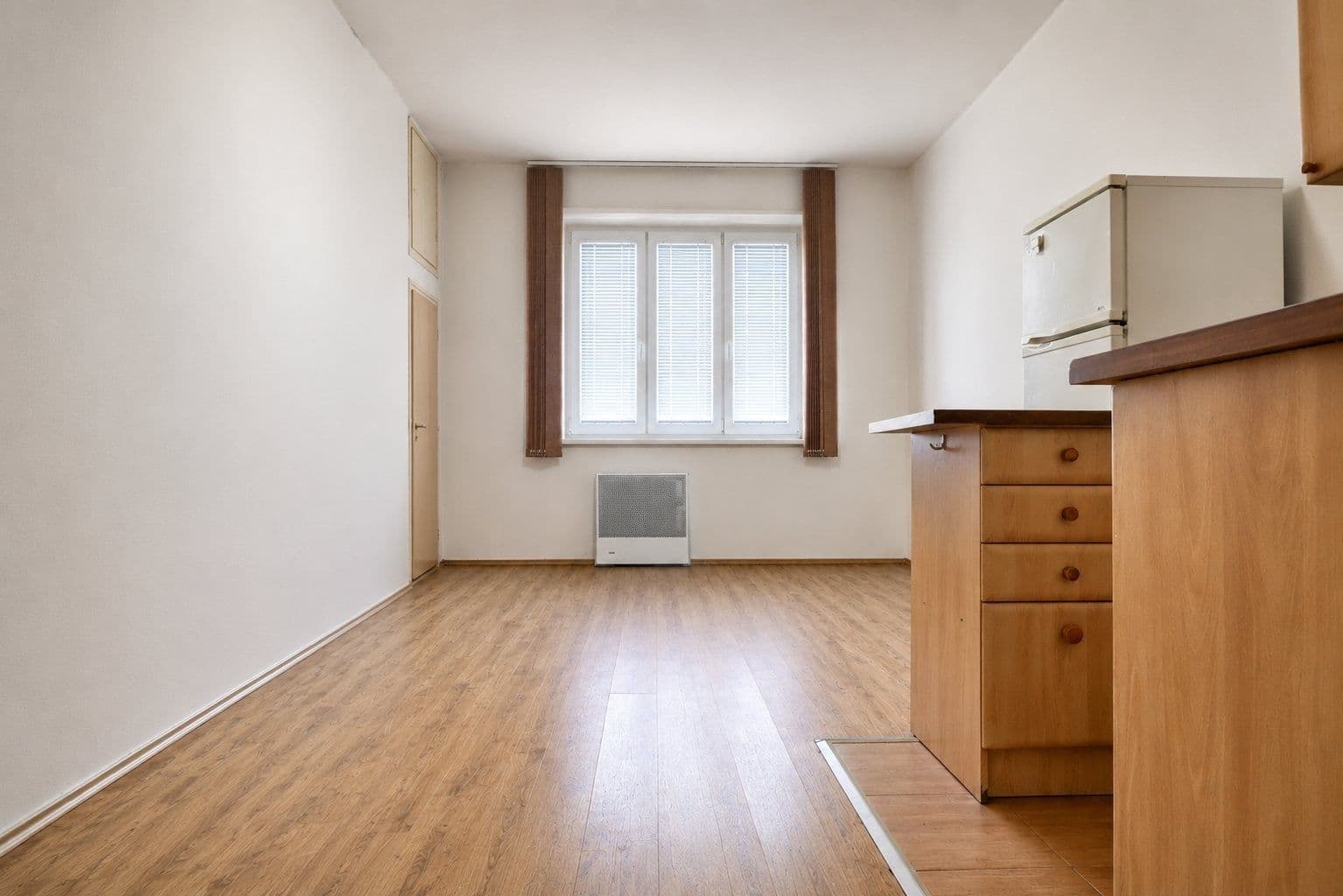 Prenájom bytu 1-izbový 29 m², 28. pluku, Praha, Praha Prenájom bytu 1-izbový 29 m², 28. pluku, Praha, Praha
