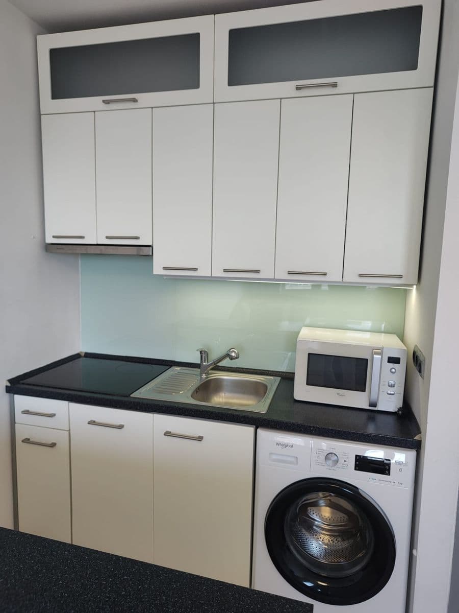 Prenájom bytu 1-izbový 32 m², Nad Lesním divadlem, Praha, Praha Prenájom bytu 1-izbový 32 m², Nad Lesním divadlem, Praha, Praha