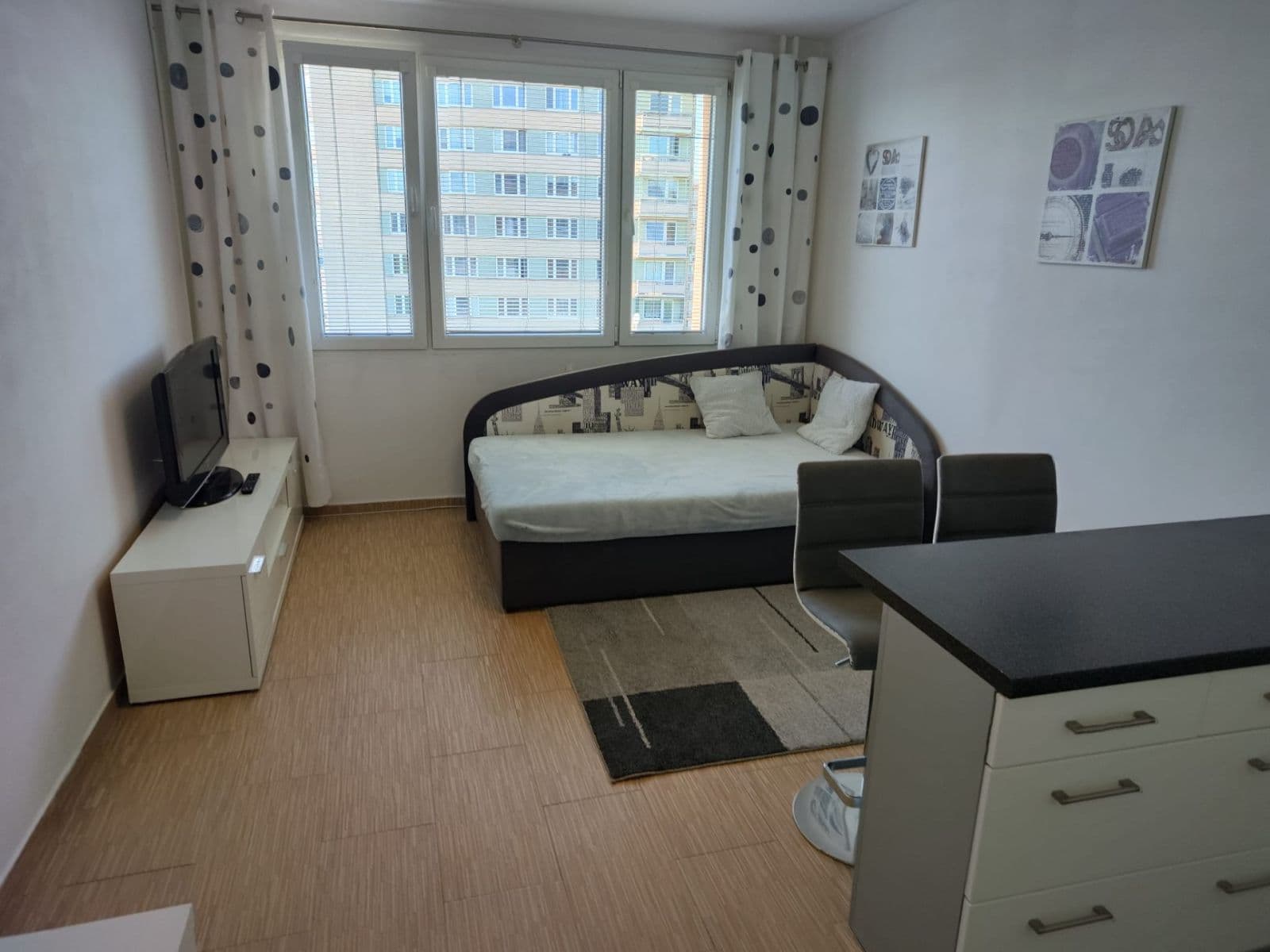 Prenájom bytu 1-izbový 32 m², Nad Lesním divadlem, Praha, Praha Prenájom bytu 1-izbový 32 m², Nad Lesním divadlem, Praha, Praha